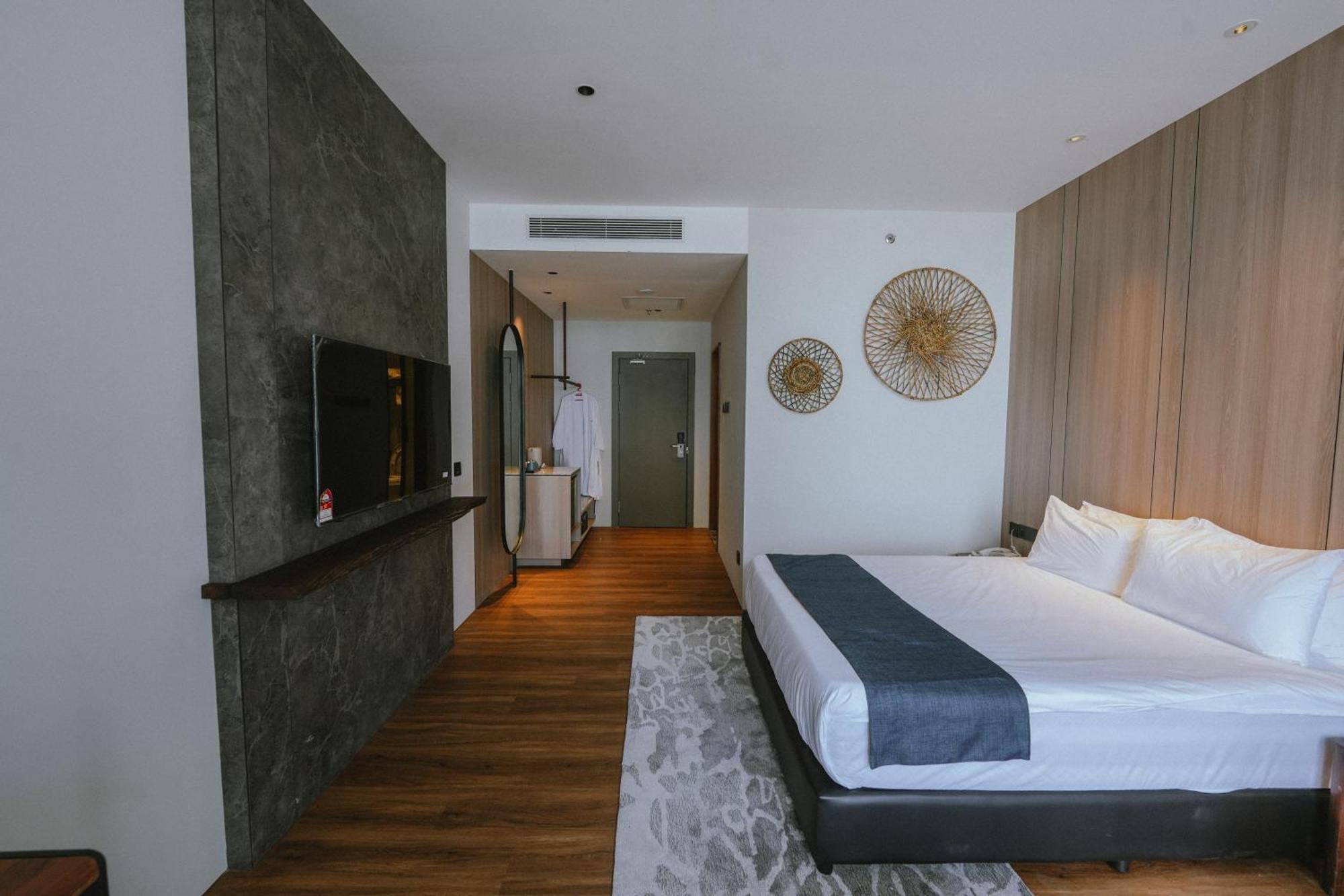 Roxy Beach Resort Sematan Esterno foto